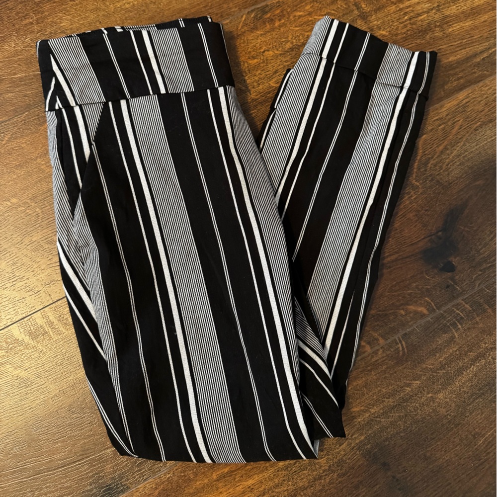 New York & Company Black and White Striped Cropped Pants